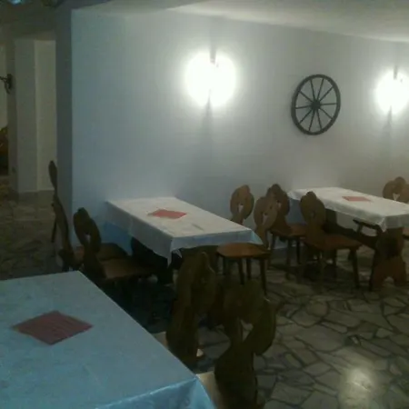 Cachro Oda ve Kahvaltı 3*